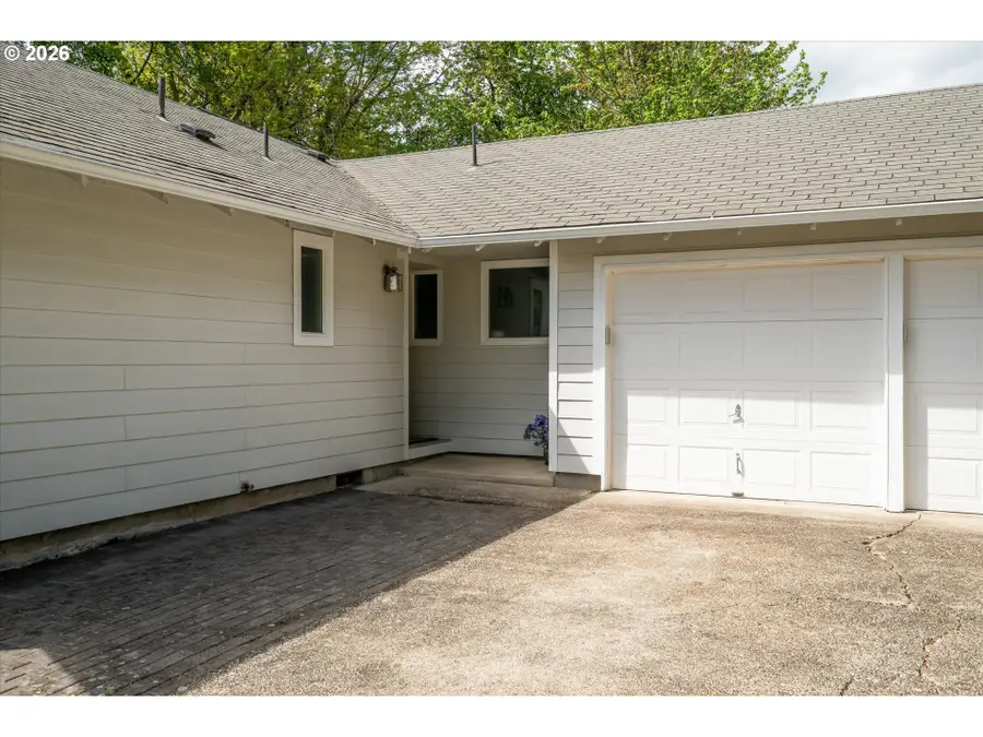 1539 Dola St, Eugene, OR 97402 - #2