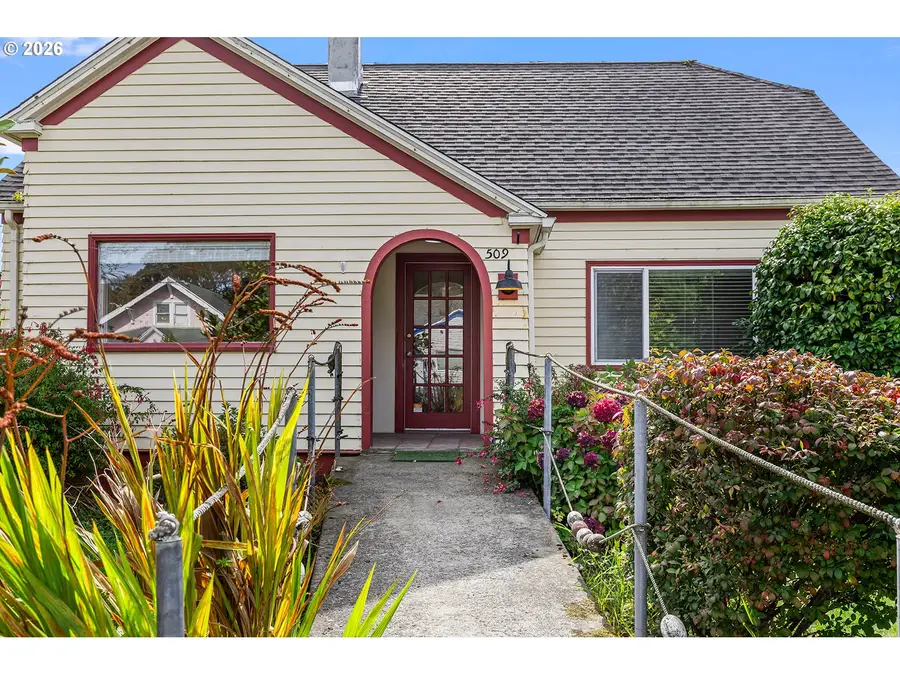 509 Spruce St, Ilwaco, WA 98624 - #2