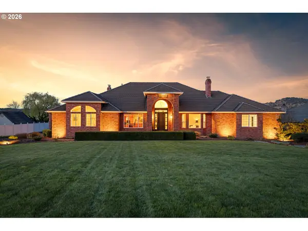 17400 NE Stoney Meadows Dr, Vancouver, WA 98682