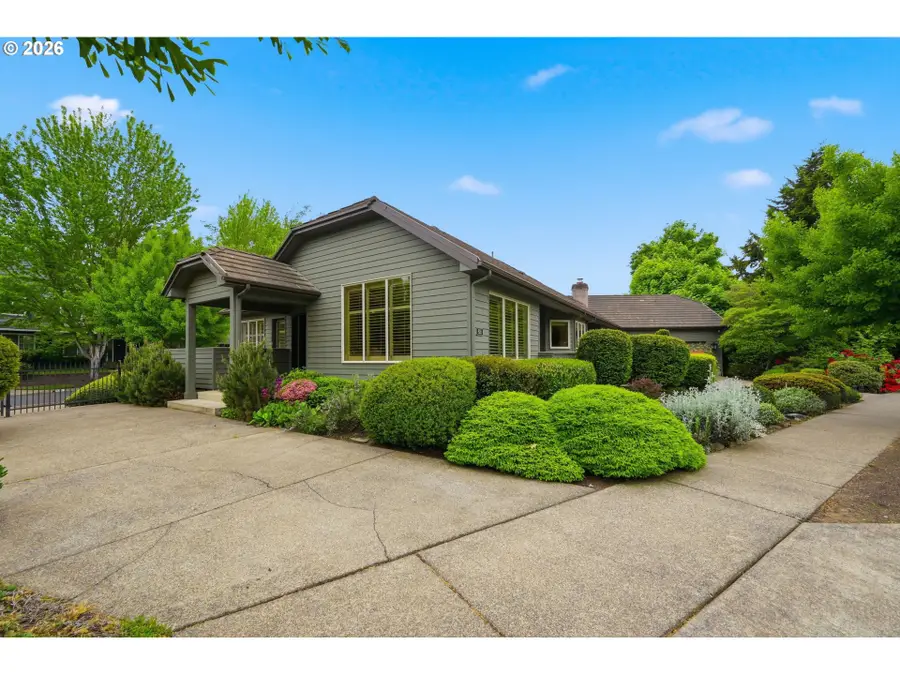 835 Fairway View Dr, Eugene, OR 97401 - #2