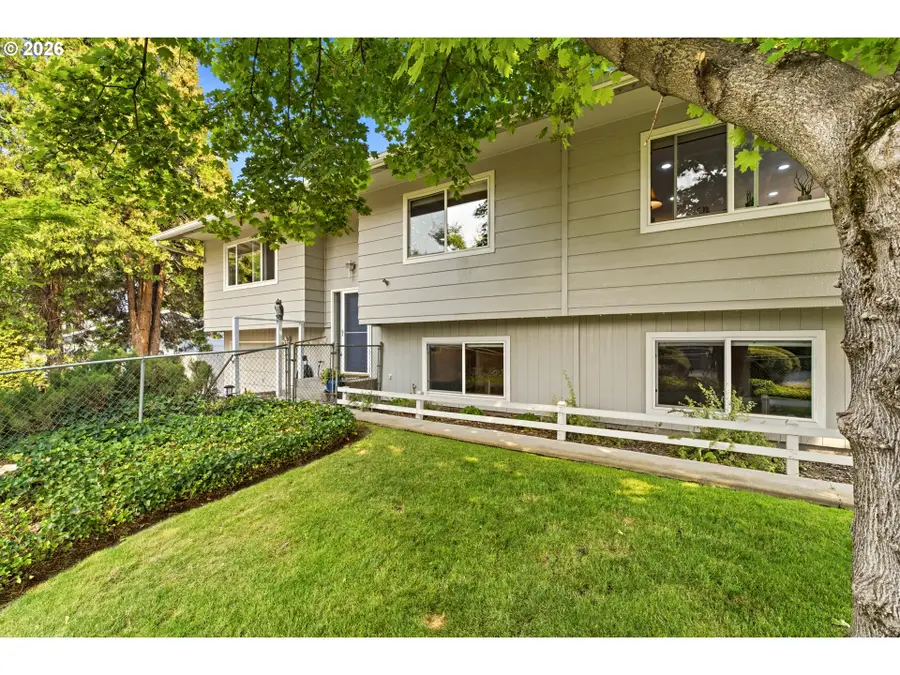 411 Gertrude Dr, Dallesport, WA 98617 - #2
