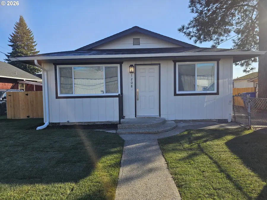 1208 S Pacific Ave, Kelso, WA 98626 - Image #3