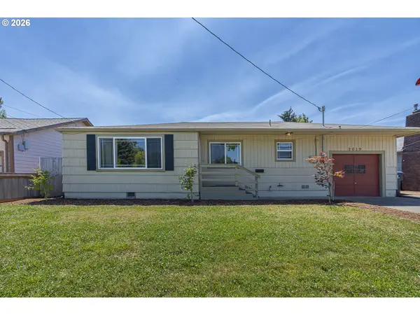 2019 E St, Springfield, OR 97477