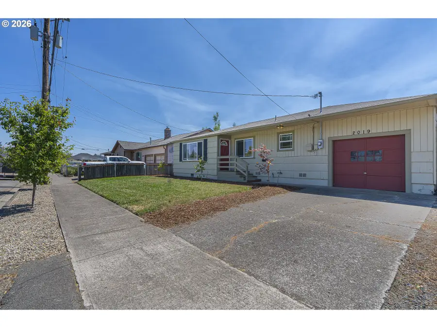 2019 E St, Springfield, OR 97477 - #3