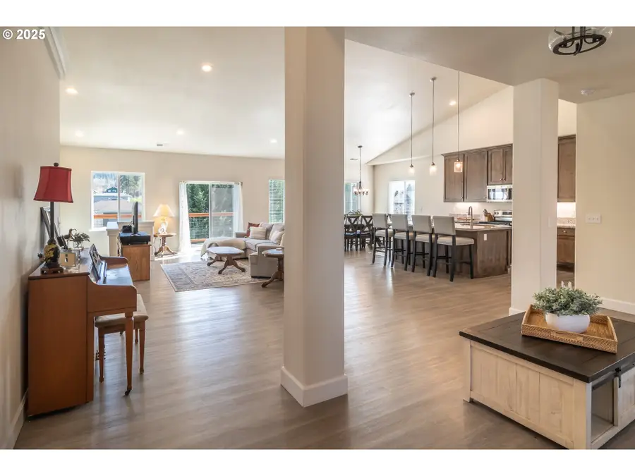 702 Divot Loop, Sutherlin, OR 97479 - Image #3