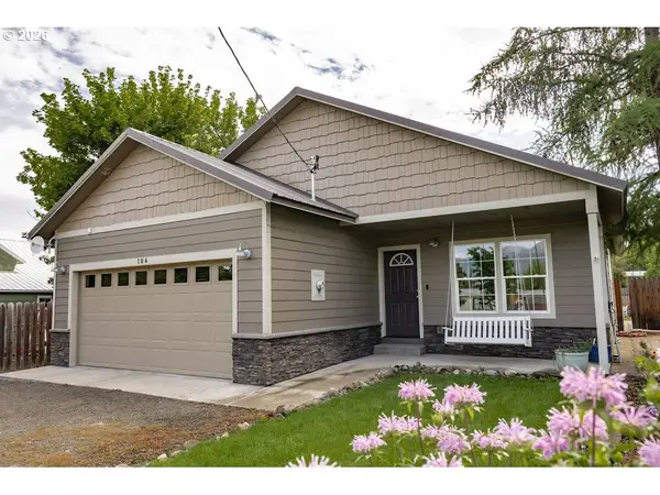 104 N College St, Joseph, OR 97846