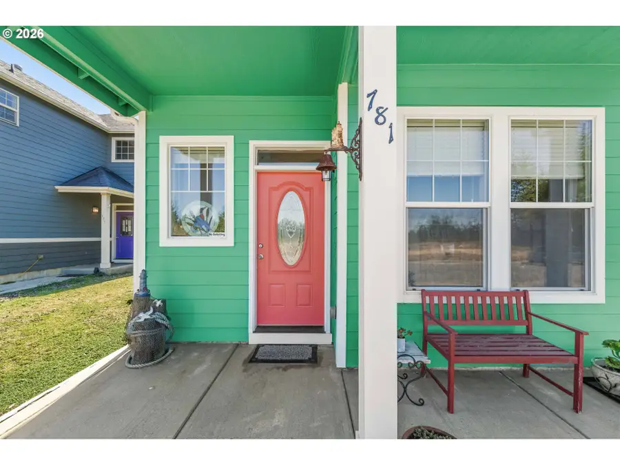 781 Kentucky Ave, Coos Bay, OR 97420 - #3