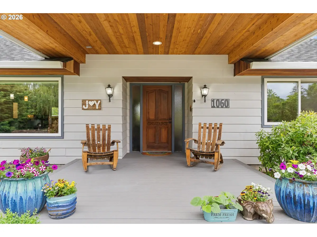 1060 S Park St, Carlton, OR 97111 - #1