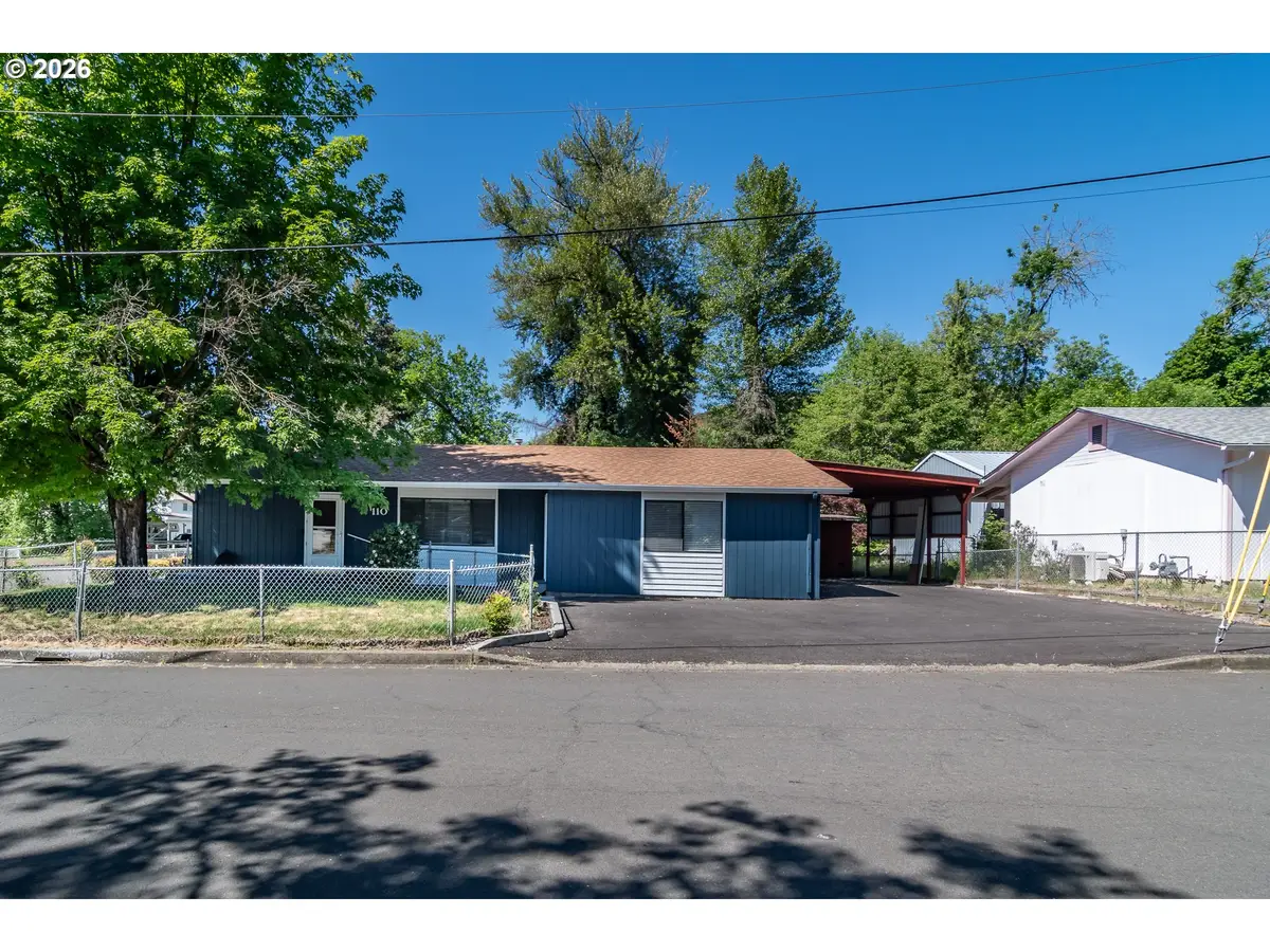 110 NE Kirby Ave, Roseburg, OR 97470 - #1