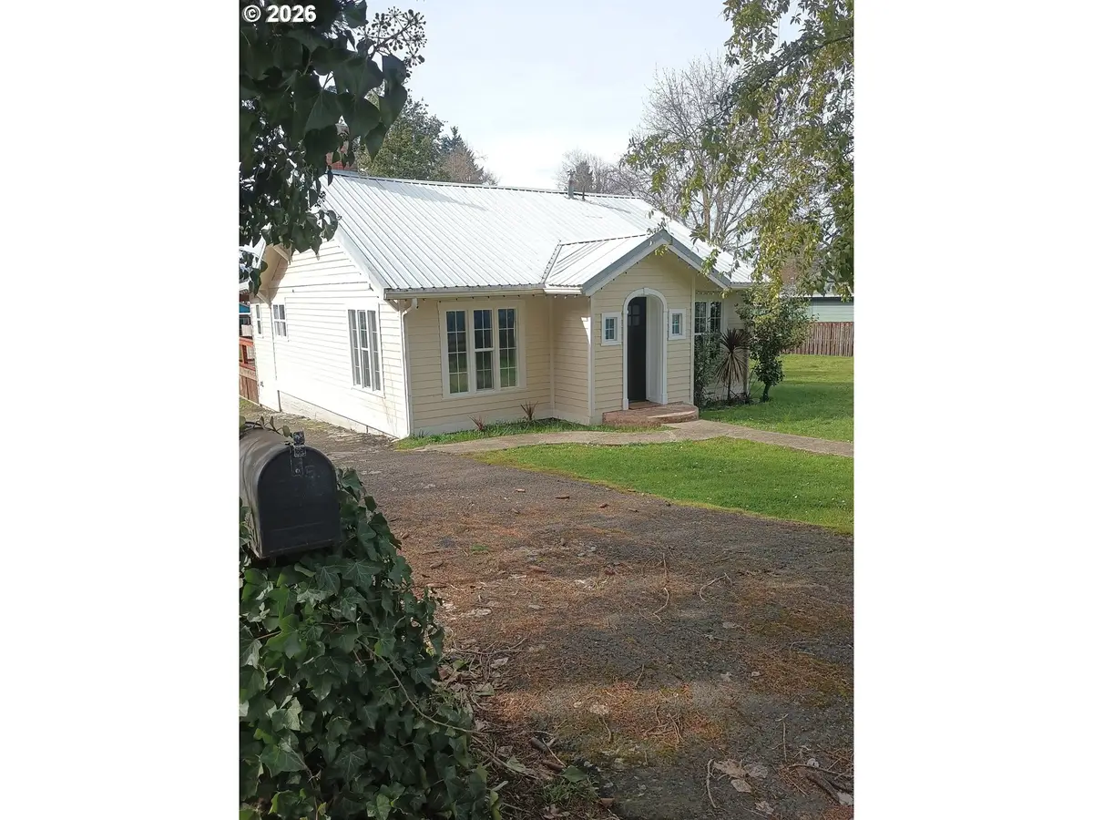 760 W Ballf St, Roseburg, OR 97471 - #1