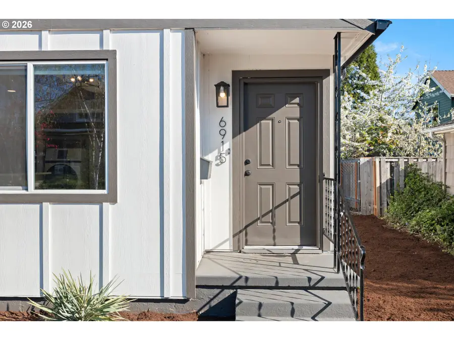 6915 SE Raymond Ct, Portland, OR 97206 - #2