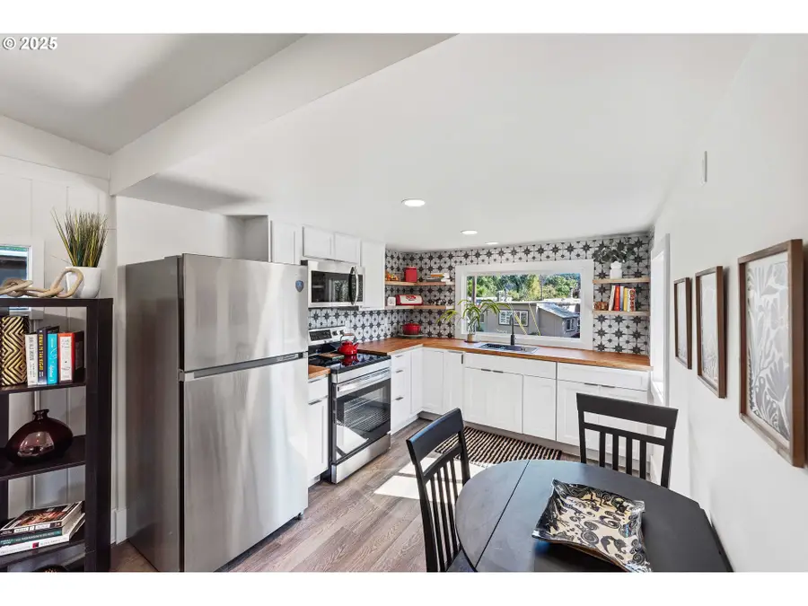 93685 Mckenna Ln, Coos Bay, OR 97420 - Image #3