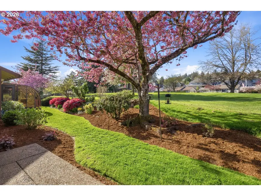 10425 SW Greenleaf Ter, Tigard, OR 97224 - #2