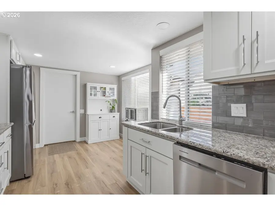 10425 SW Greenleaf Ter, Tigard, OR 97224 - #3