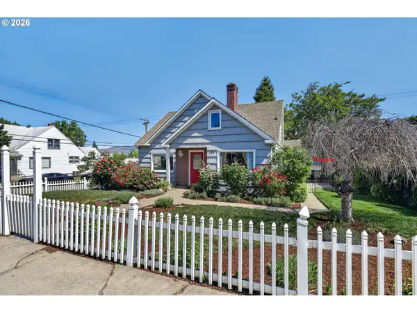 121 W 10th St, TheDalles, OR 97058