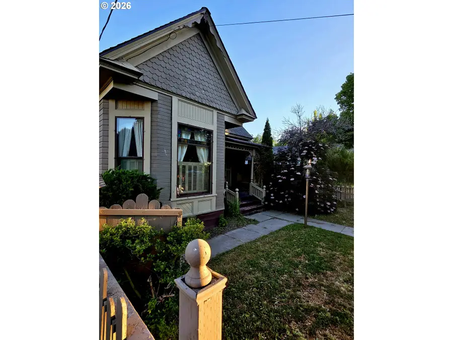 1739 Madison St, Baker City, OR 97814 - #2