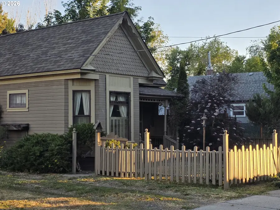 1739 Madison St, Baker City, OR 97814 - #3