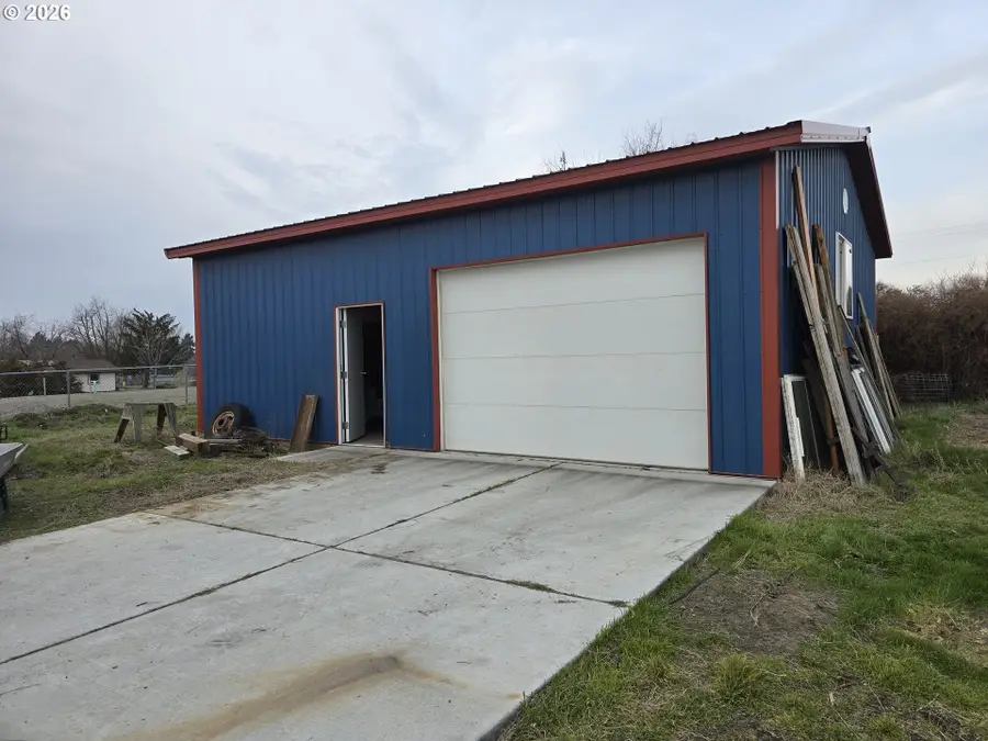 225 NE Eighth St, Irrigon, OR 97844 - #3