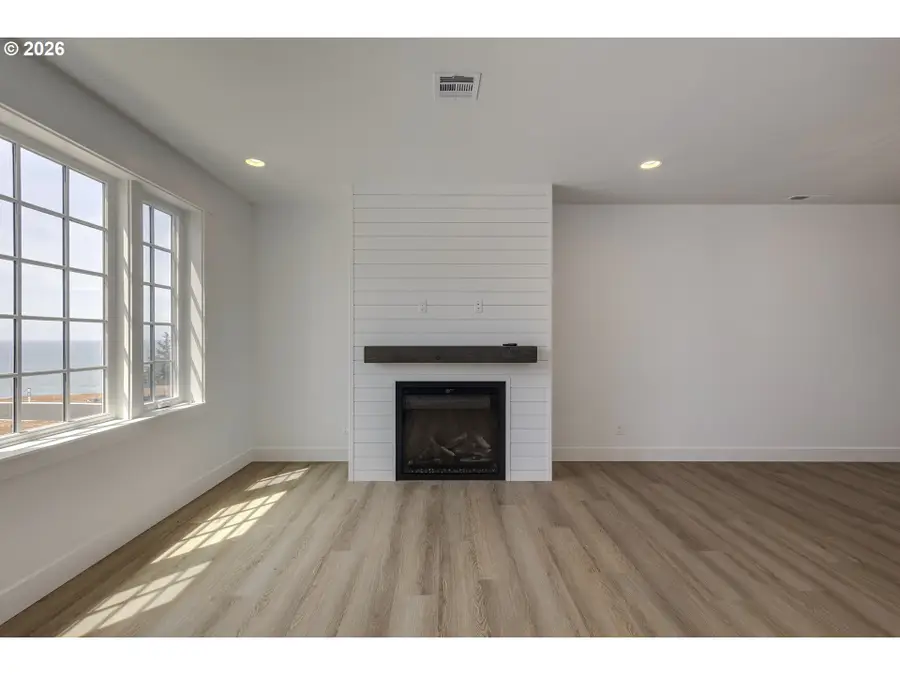 413 NE Moonwake Ln, Depoe Bay, OR 97341 - #3