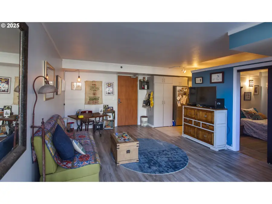 533 NE Holladay St #308, Portland, OR 97232 - Image #2