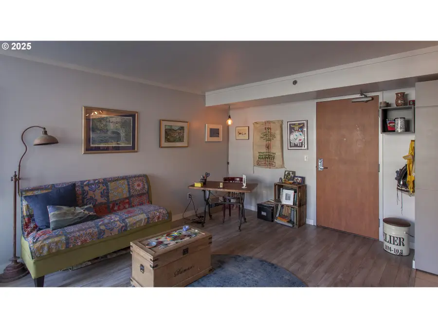 533 NE Holladay St #308, Portland, OR 97232 - Image #3