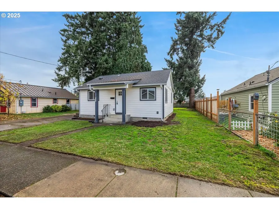 1432 NE 10th Ave, McMinnville, OR 97128 - Image #2