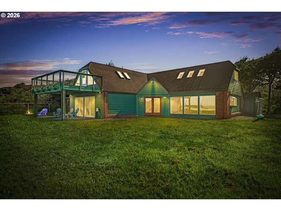 155 NW Texas St, Yachats, OR 97498 - #2