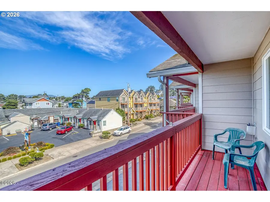 1284 NW 15th St, Lincoln City, OR 97367 - #2