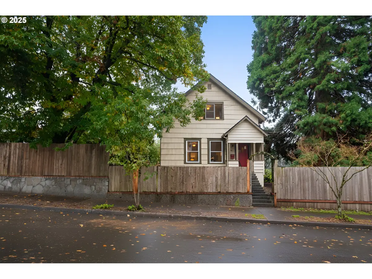 604 SE Umatilla St, Portland, OR 97202 - Image #1