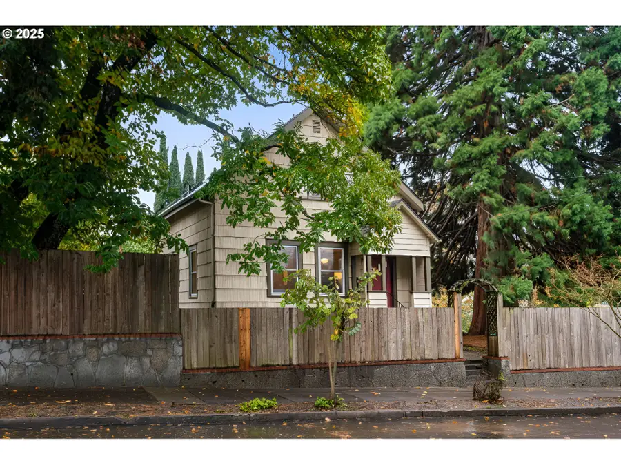604 SE Umatilla St, Portland, OR 97202 - Image #2
