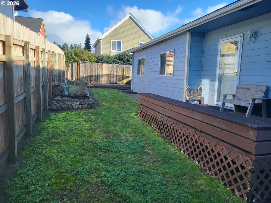 963 Crocker St, Coos Bay, OR 97420 - Image #2