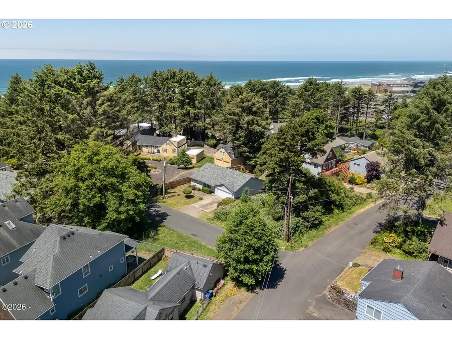 1925 NW 38th St, Lincoln City, OR 97367 - #3