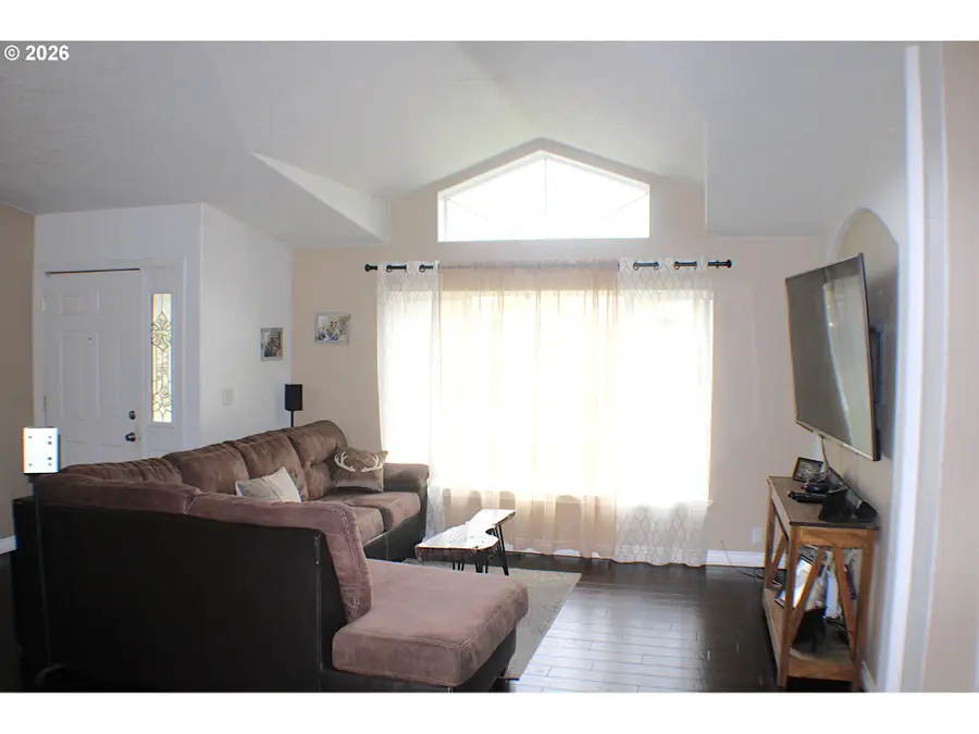 261 S Estella St, Glide, OR 97443 - #3