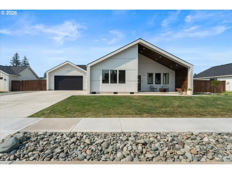 202 W Oak St, Yacolt, WA 98675 - #2