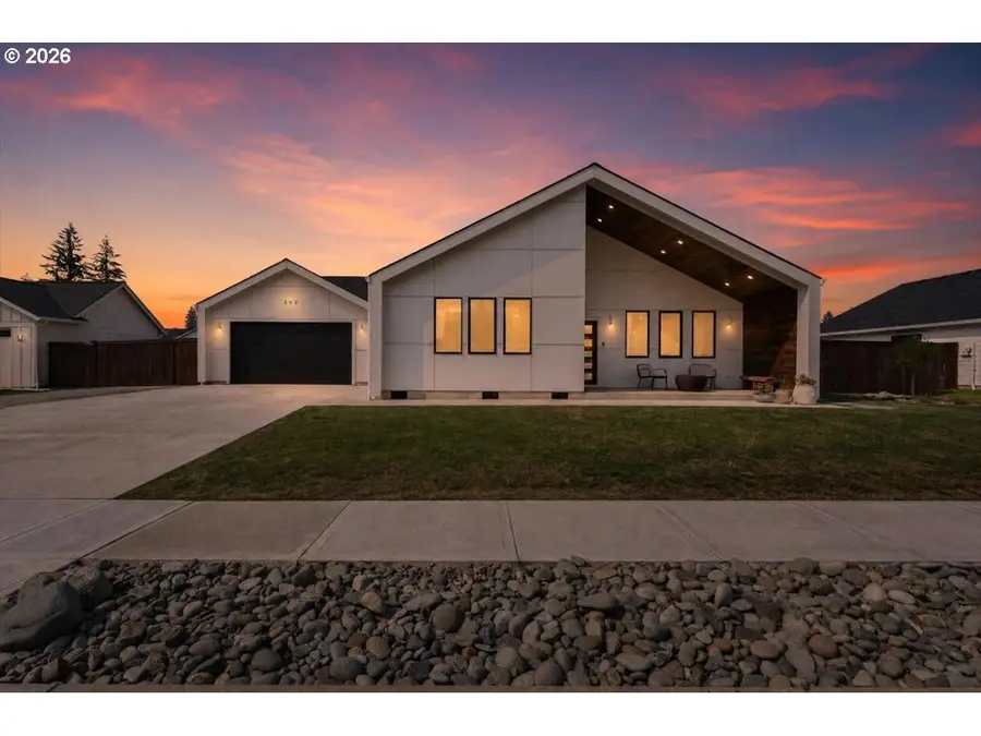 202 W Oak St, Yacolt, WA 98675 - #3