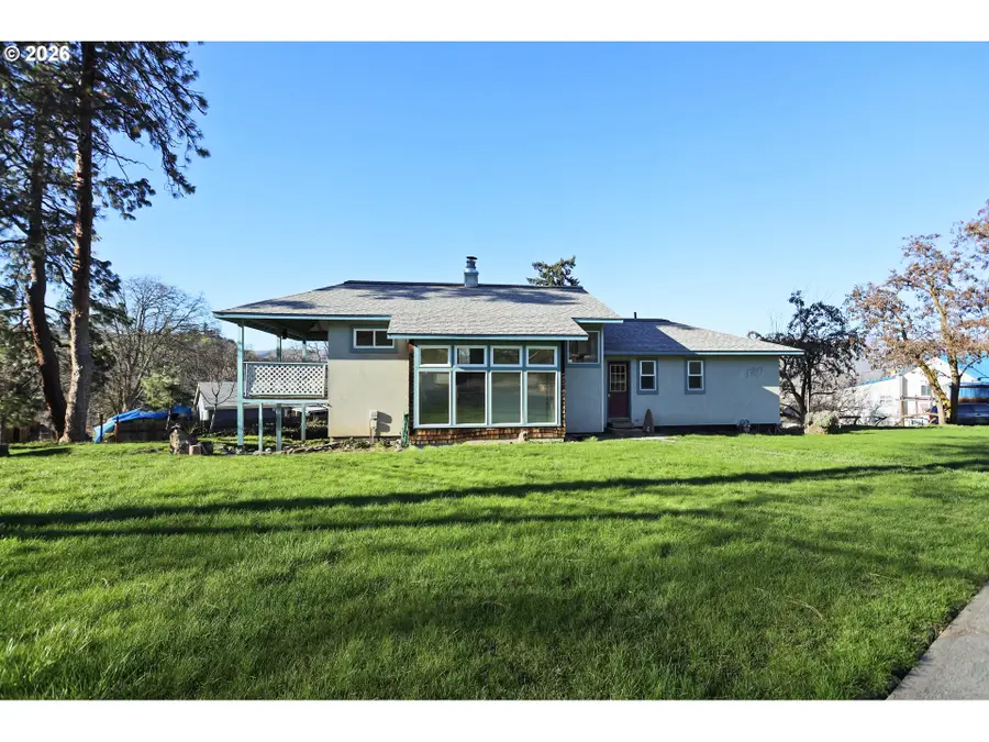 1707 Bridge St, The Dalles, OR 97058 - #2