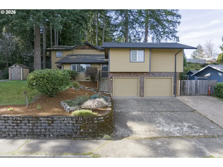 947 S R St, Cottage Grove, OR 97424 - #3