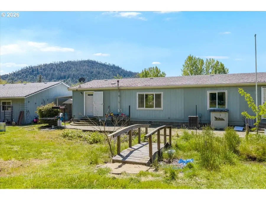 2447 Stringer Gap Rd, Grants Pass, OR 97527 - #3