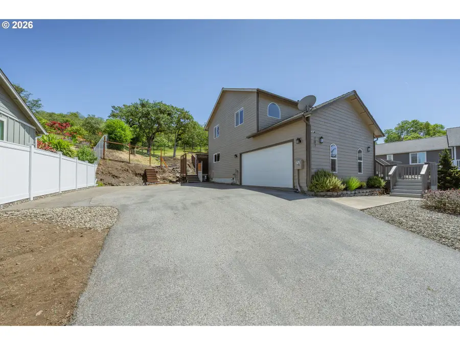 187 North View Dr, Roseburg, OR 97470 - #3