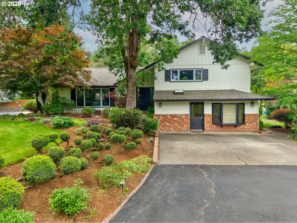 351 Champagne Ct, Roseburg, OR 97471