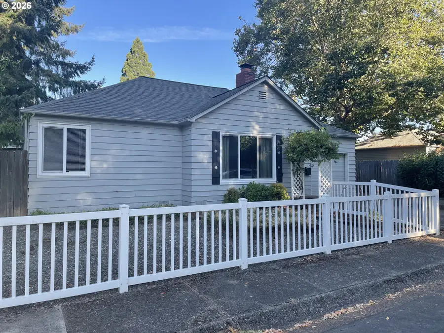 766 W Union St, Roseburg, OR 97471 - #2
