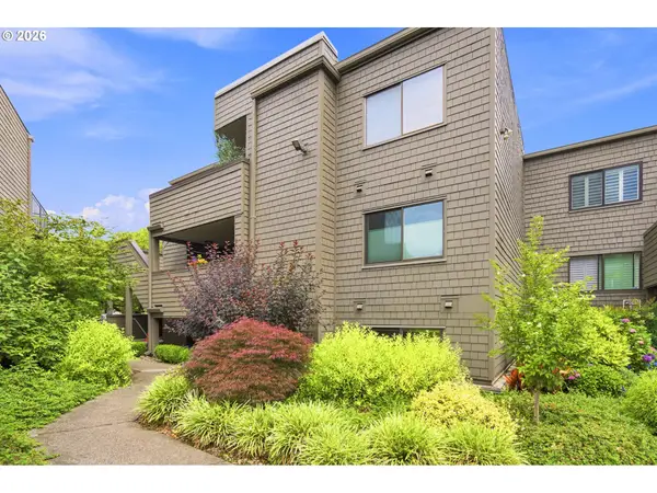 5620 S Riverside Ln #1, Portland, OR 97239