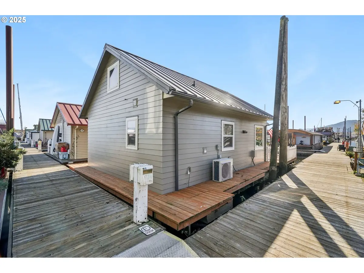 34326 Johnson Landing Rd #E-1, Scappoose, OR 97056 - Image #1