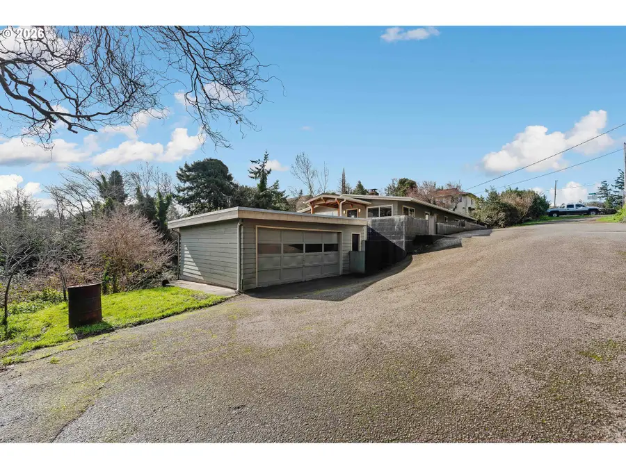 2912 Stanton Ave, North Bend, OR 97459 - #3