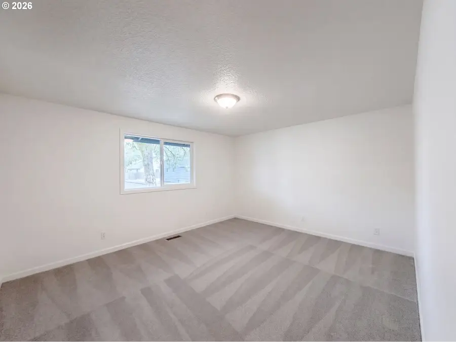 555 Matzen St, Saint Helens, OR 97051 - #3