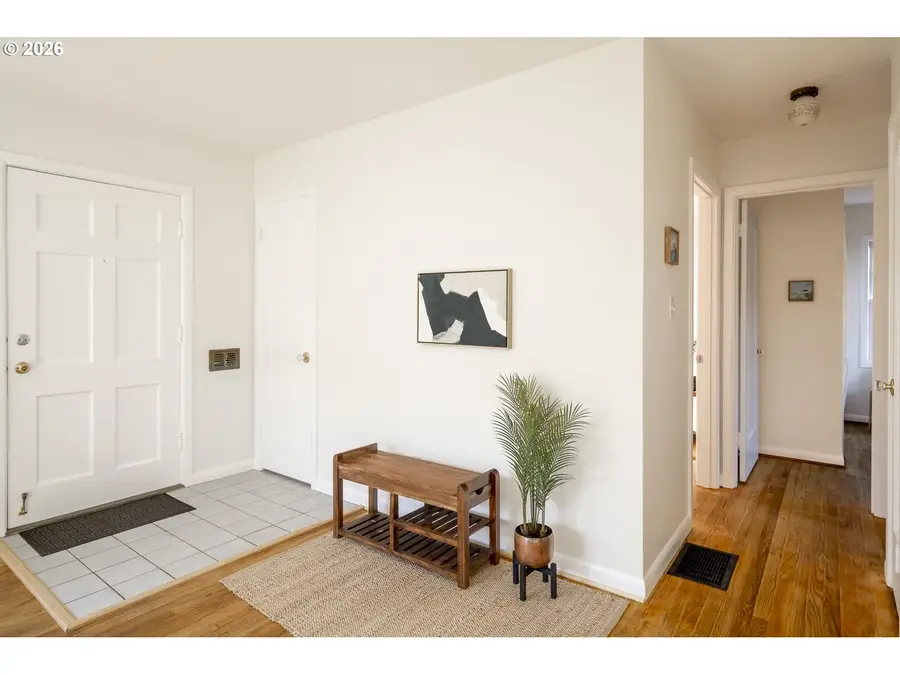 1653 SE Linn St, Portland, OR 97202 - Image #2