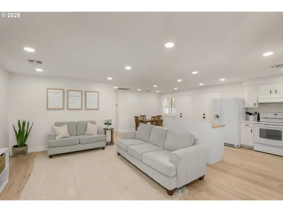 2585 NE Chalmers Way, McMinnville, OR 97128 - #3