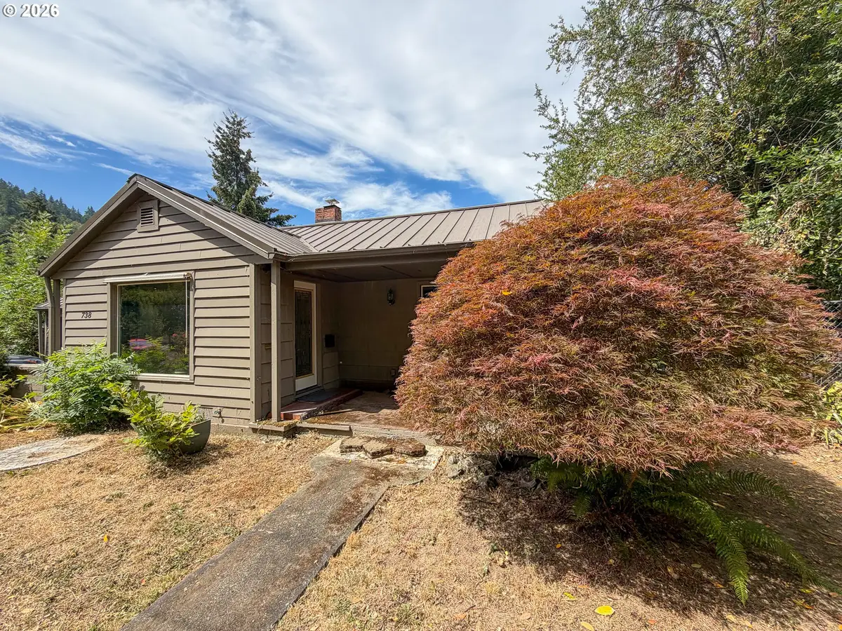 738 W Union St, Roseburg, OR 97471 - #1