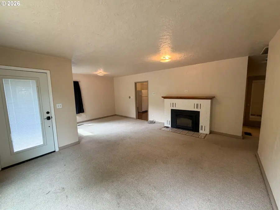 738 W Union St, Roseburg, OR 97471 - #2
