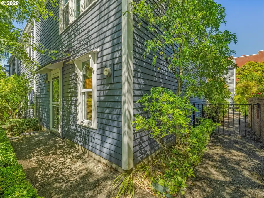 2017 NW Irving St, Portland, OR 97209 - #2